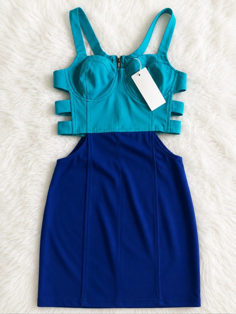 💋LUSH SIDE CUT-OUT MINIDRESS!!! - Picture 4 of 8